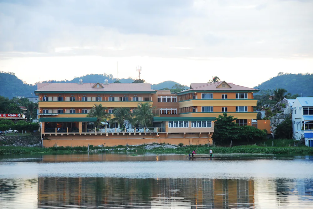 Best Western Peten Esplendido Hotel & Conference Center